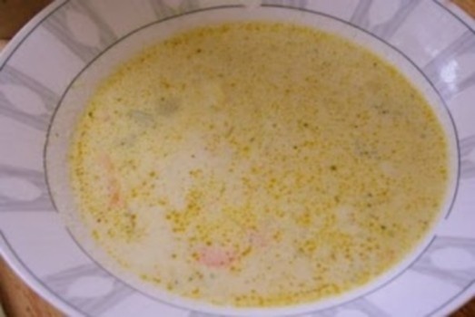 Šviežių agurkų sriuba 